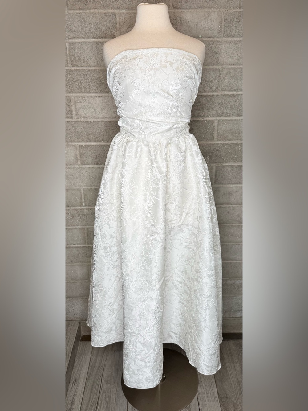 Girls Strapless White Floral Jacquard Formal Dress